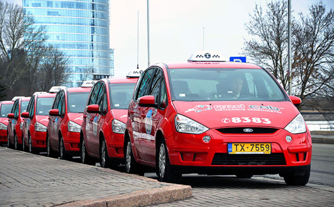 Red Cab - oficiālais festivāla SURVIVAL KIT taksometrs!