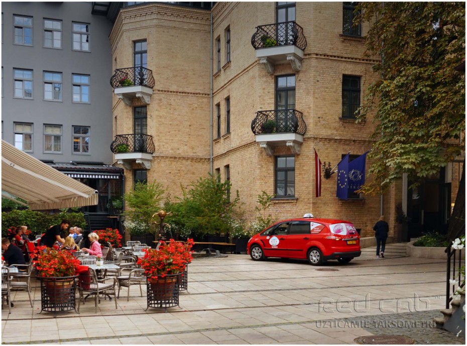 Red_Cab_viesnica_bergs